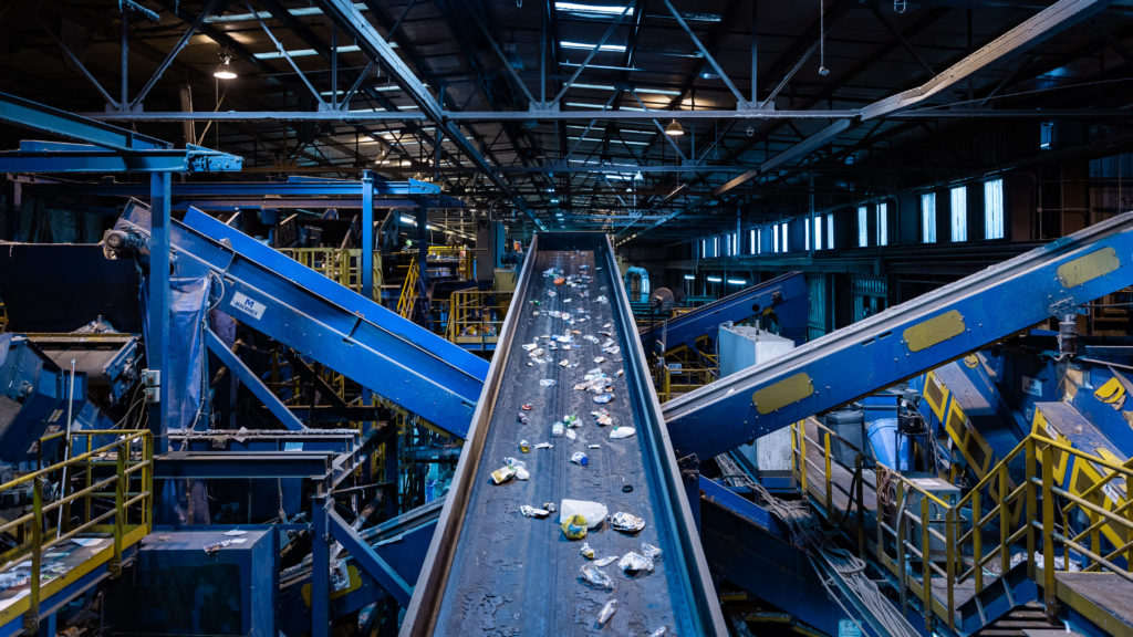 conveyor of recyclables